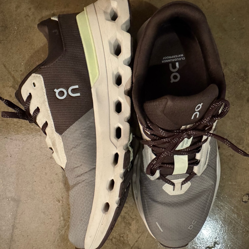 On Running Black and Gray Sneakers